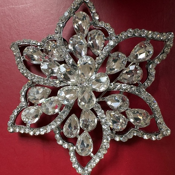 Sparkling Rhinestones Statement Brooch - Picture 2 of 3